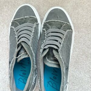 Blowfish Malibu Casual Women's Gray Slip-On Sneakers Size 7